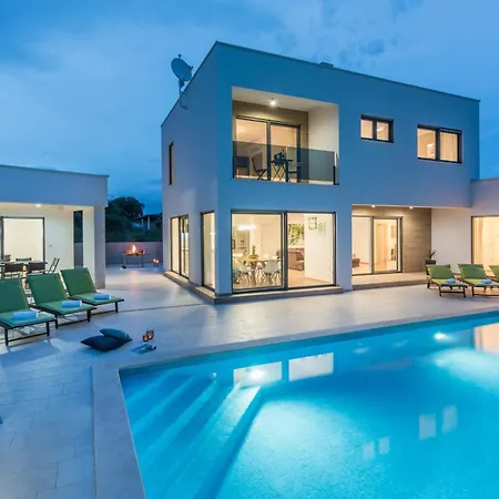 Modern Villa Ol&Ju For 9 Persons In Pula Only 1.5 Km From The Beach With Pool Heating Exterior foto