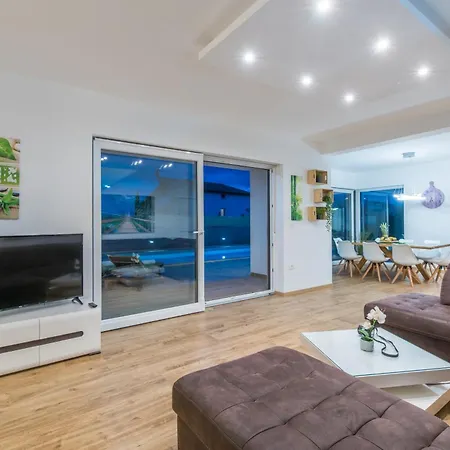 Modern Villa Ol&Ju For 9 Persons In Pula Only 1.5 Km From The Beach With Pool Heating Exterior foto