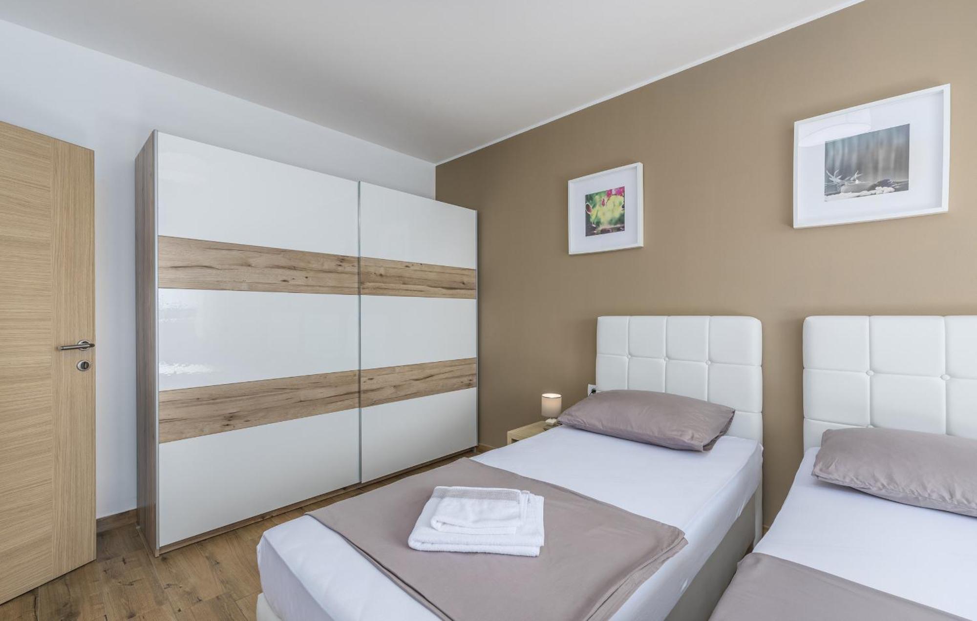 Villa Modern Ol&ju For 9 Persons In Only 1.5 Km From The With Pool Heating *
