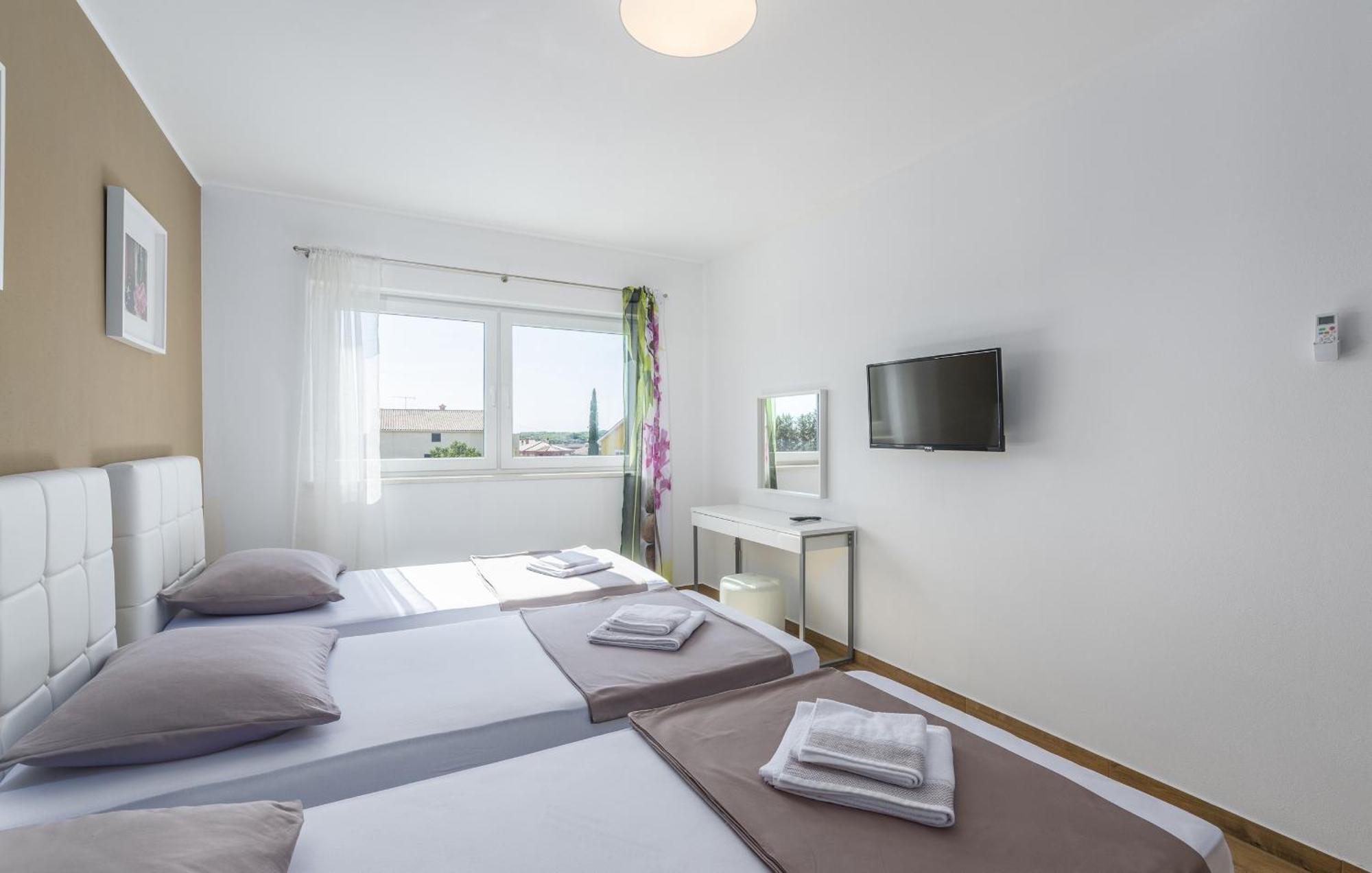 Modern Ol&ju For 9 Persons In Only 1.5 Km From The With Pool Heating *