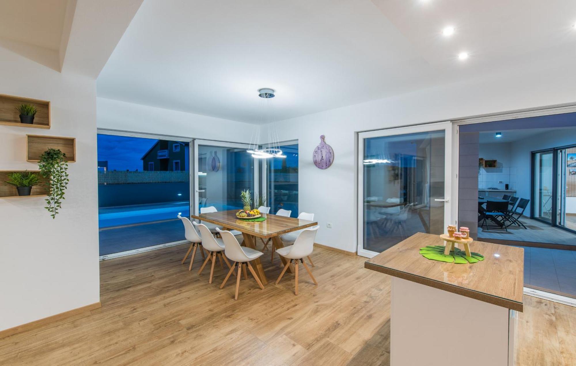 Modern Ol&ju For 9 Persons In Only 1.5 Km From The With Pool Heating Villa *