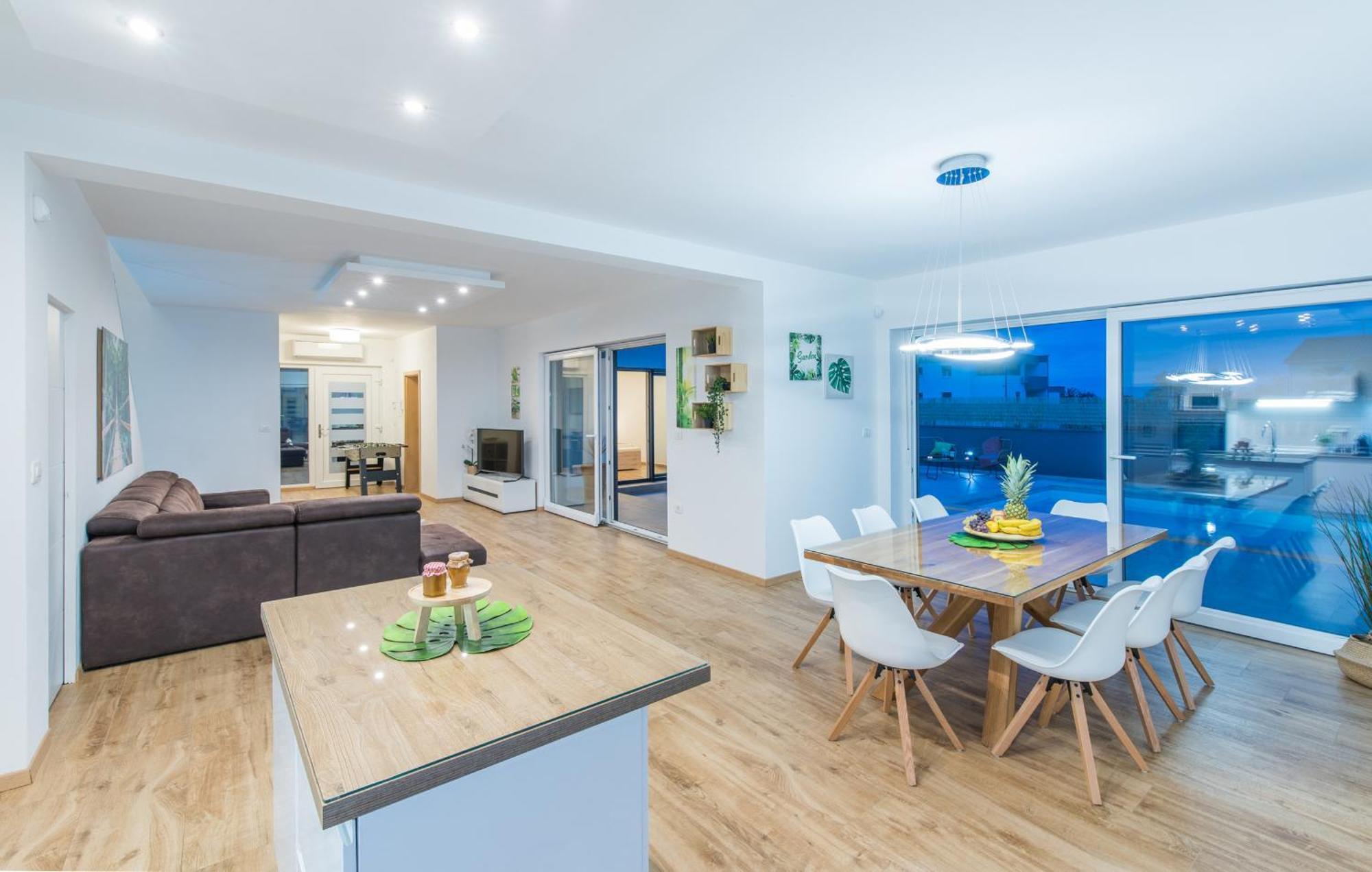 Modern Ol&ju For 9 Persons In Only 1.5 Km From The With Pool Heating
