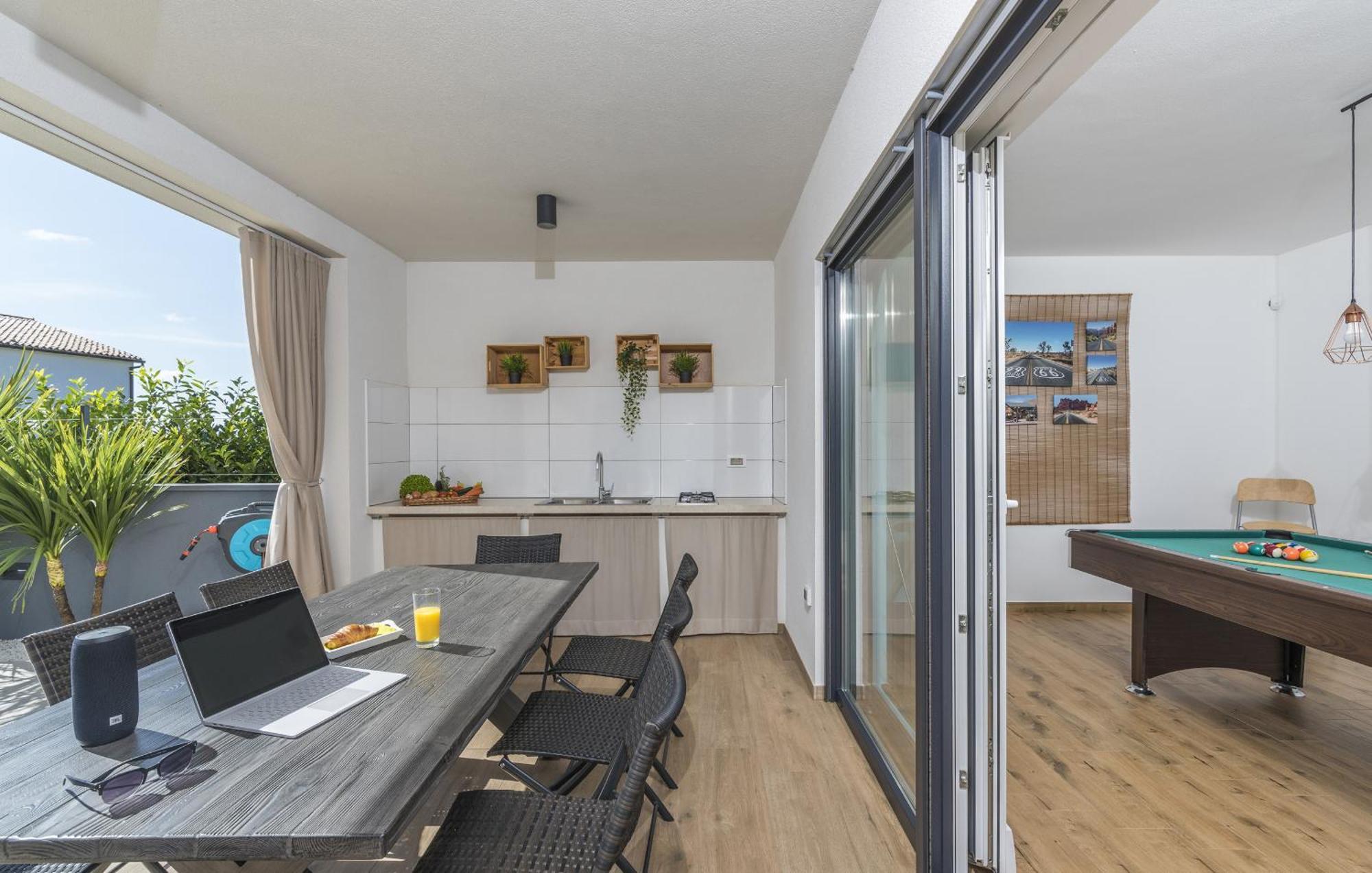 Modern Ol&ju For 9 Persons In Only 1.5 Km From The With Pool Heating Vila *