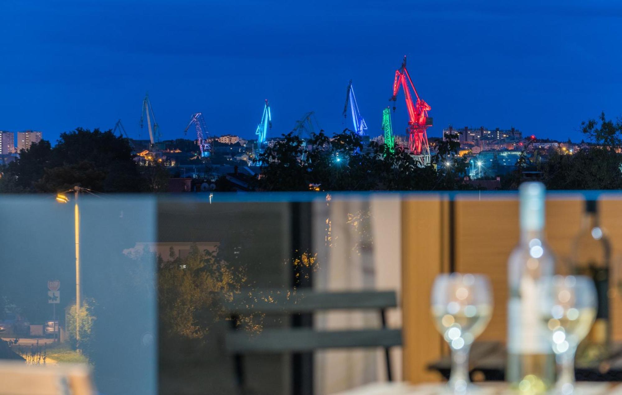 Modern Ol&ju For 9 Persons In Only 1.5 Km From The With Pool Heating * Pula
