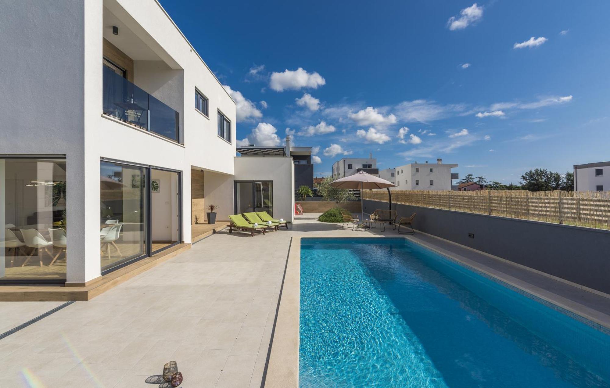 Modern Ol&ju For 9 Persons In Only 1.5 Km From The With Pool Heating Vila