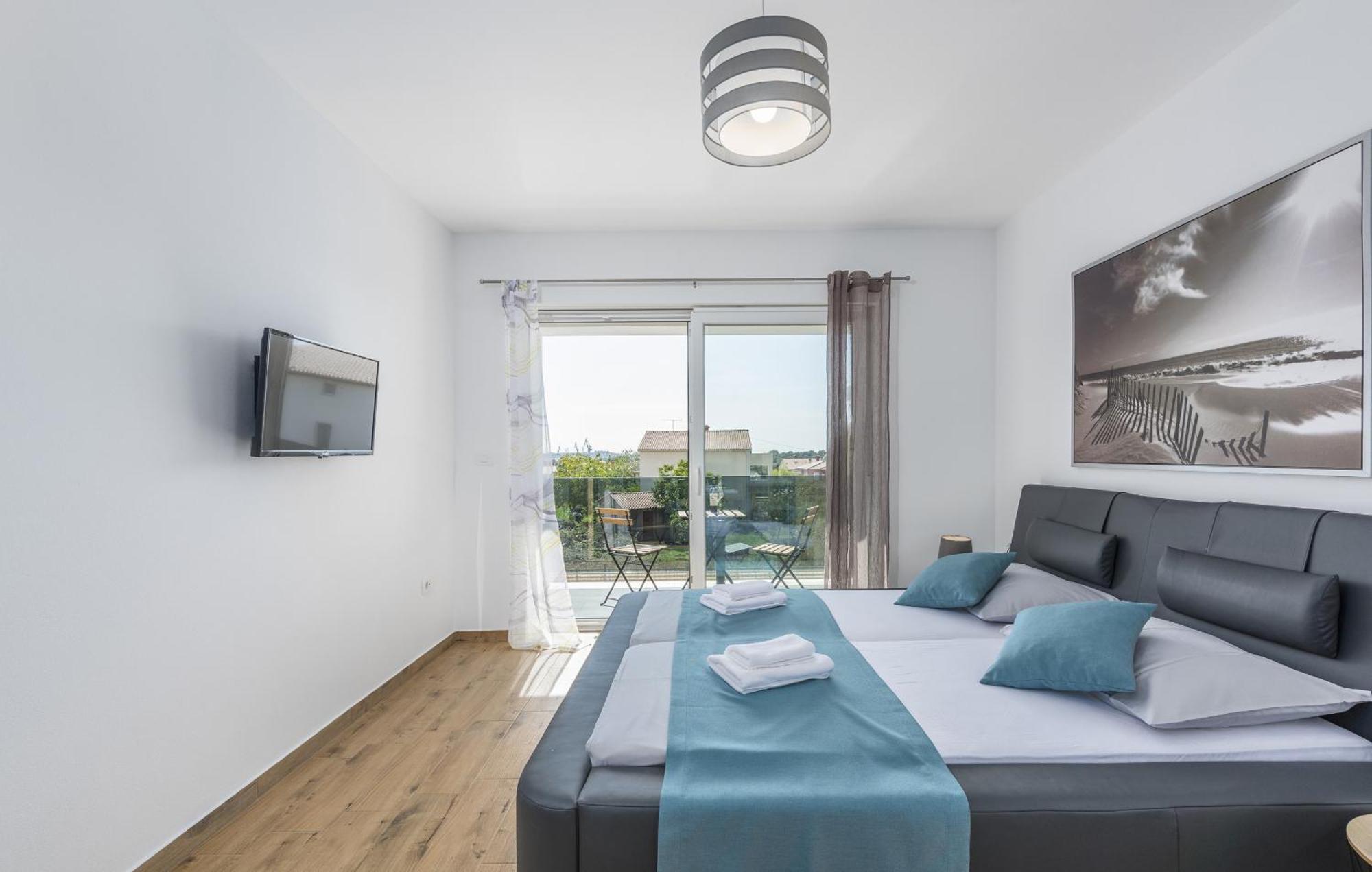 Modern Ol&ju For 9 Persons In Only 1.5 Km From The With Pool Heating *