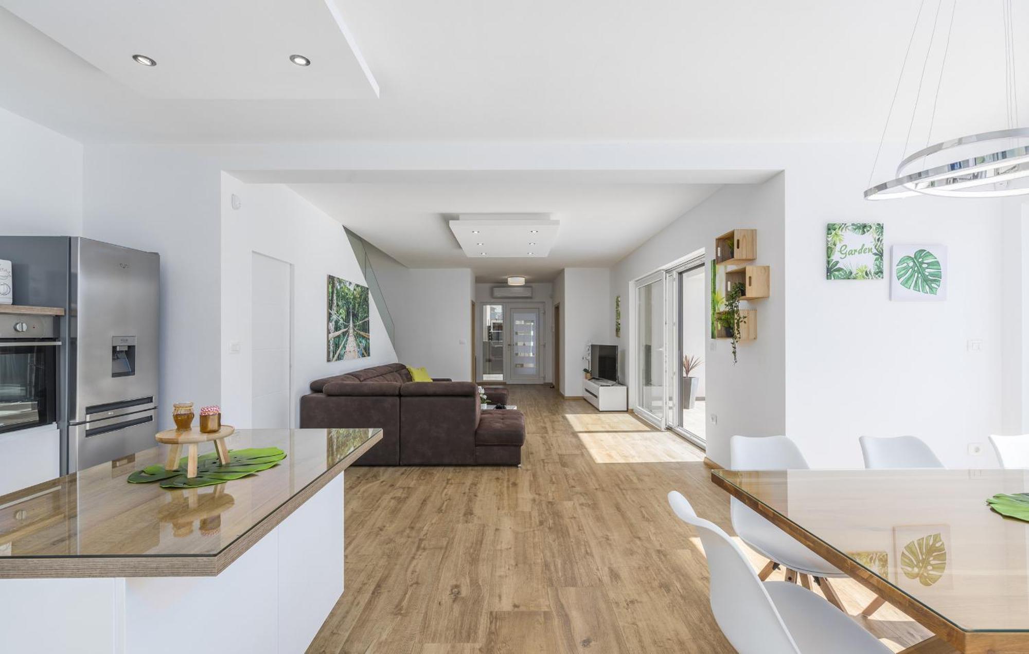 Modern Ol&ju For 9 Persons In Only 1.5 Km From The With Pool Heating Vila